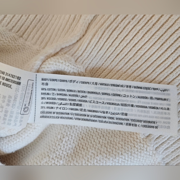 Abercrombie & Fitch White Sweater with Red Lobster Design - Picture 4 of 5